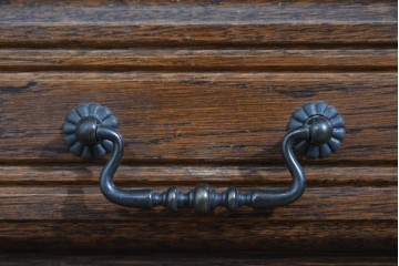 ベルギーヴィンテージ　オーク材　曲線デザインが優雅な猫脚デスク　(R-085255)