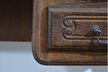 ベルギーヴィンテージ　オーク材　曲線デザインが優雅な猫脚デスク　(R-085255)