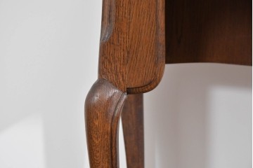 ベルギーヴィンテージ　オーク材　曲線デザインが優雅な猫脚デスク　(R-085255)