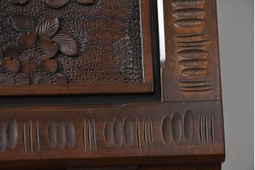 中古　軽井沢彫り　人気の桜柄　立体的に浮き出るような彫刻が見事なライティングビューロー　(R-085256)