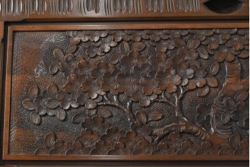中古　軽井沢彫り　人気の桜柄　立体的に浮き出るような彫刻が見事なライティングビューロー　(R-085256)