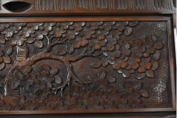 中古　軽井沢彫り　人気の桜柄　立体的に浮き出るような彫刻が見事なライティングビューロー　(R-085256)