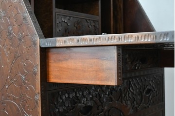 中古　軽井沢彫り　人気の桜柄　立体的に浮き出るような彫刻が見事なライティングビューロー　(R-085256)