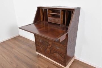 中古　軽井沢彫り　凝った彫刻が美しく和室にも洋室にも合うのが嬉しいライティングビューロー　(R-085256)