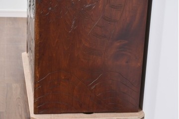 中古　軽井沢彫り　凝った彫刻が美しく和室にも洋室にも合うのが嬉しいライティングビューロー　(R-085256)