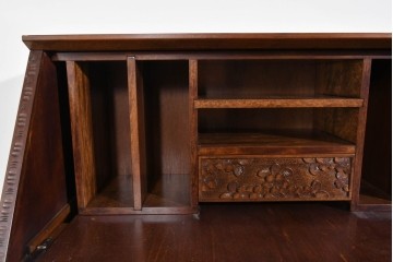 中古　軽井沢彫り　凝った彫刻が美しく和室にも洋室にも合うのが嬉しいライティングビューロー　(R-085256)