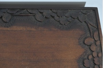 中古　軽井沢彫り　凝った彫刻が美しく和室にも洋室にも合うのが嬉しいライティングビューロー　(R-085256)