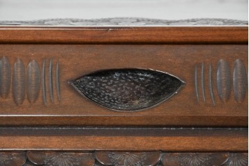 中古　軽井沢彫り　凝った彫刻が美しく和室にも洋室にも合うのが嬉しいライティングビューロー　(R-085256)