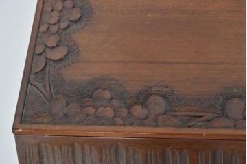 中古　軽井沢彫り　凝った彫刻が美しく和室にも洋室にも合うのが嬉しいライティングビューロー　(R-085256)