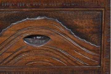 中古　軽井沢彫り　凝った彫刻が美しく和室にも洋室にも合うのが嬉しいライティングビューロー　(R-085256)