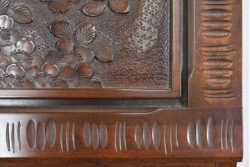 中古　軽井沢彫り　凝った彫刻が美しく和室にも洋室にも合うのが嬉しいライティングビューロー　(R-085256)