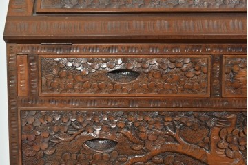 中古　軽井沢彫り　凝った彫刻が美しく和室にも洋室にも合うのが嬉しいライティングビューロー　(R-085256)