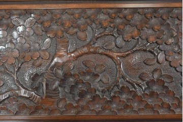 中古　軽井沢彫り　凝った彫刻が美しく和室にも洋室にも合うのが嬉しいライティングビューロー　(R-085256)