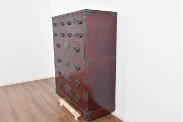 中古　美品　岩谷堂箪笥　木地呂塗り　重厚な手打ち金具が存在感を放つ二段重ね衣装箪笥　定価約180万円相当　(R-085257)