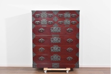 中古　美品　岩谷堂箪笥　木地呂塗り　重厚な手打ち金具が存在感を放つ二段重ね衣装箪笥　定価約180万円相当　(R-085257)