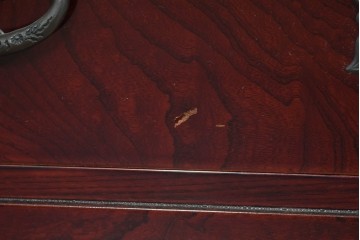 中古　美品　岩谷堂箪笥　木地呂塗り　重厚な手打ち金具が存在感を放つ二段重ね衣装箪笥　定価約180万円相当　(R-085257)