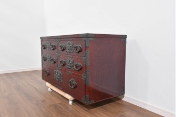 中古　美品　岩谷堂箪笥　木地呂塗り　重厚な手打ち金具が存在感を放つローチェスト　(R-085258)