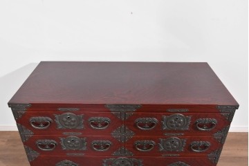 中古　美品　岩谷堂箪笥　木地呂塗り　重厚な手打ち金具が存在感を放つローチェスト　(R-085258)