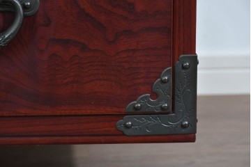 中古　美品　岩谷堂箪笥　木地呂塗り　重厚な手打ち金具が存在感を放つローチェスト　(R-085258)