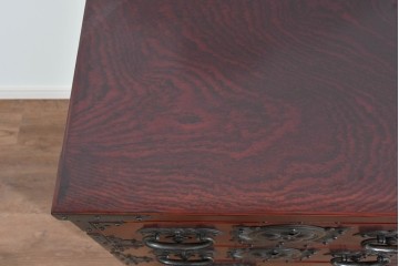 中古　美品　岩谷堂箪笥　木地呂塗り　重厚な手打ち金具が存在感を放つローチェスト　(R-085258)