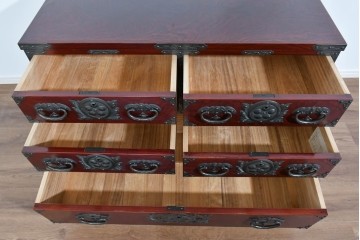 中古　美品　岩谷堂箪笥　木地呂塗り　重厚な手打ち金具が存在感を放つローチェスト　(R-085258)