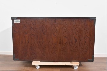 中古　美品　岩谷堂箪笥　木地呂塗り　重厚な手打ち金具が存在感を放つローチェスト　(R-085258)
