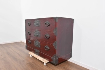 《天板取り付け加工費込み》　中古　美品　岩谷堂箪笥　木地呂塗り　重厚な手打ち金具が存在感を放つローチェスト　(R-085259)