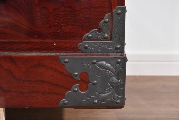 《天板取り付け加工費込み》　中古　美品　岩谷堂箪笥　木地呂塗り　重厚な手打ち金具が存在感を放つローチェスト　(R-085259)