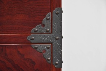 《天板取り付け加工費込み》　中古　美品　岩谷堂箪笥　木地呂塗り　重厚な手打ち金具が存在感を放つローチェスト　(R-085259)