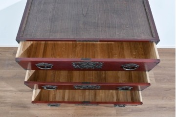 《天板取り付け加工費込み》　中古　美品　岩谷堂箪笥　木地呂塗り　重厚な手打ち金具が存在感を放つローチェスト　(R-085259)