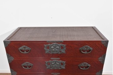 《天板取り付け加工費込み》　中古　美品　岩谷堂箪笥　木地呂塗り　重厚な手打ち金具が存在感を放つローチェスト　(R-085259)