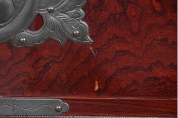《天板取り付け加工費込み》　中古　美品　岩谷堂箪笥　木地呂塗り　重厚な手打ち金具が存在感を放つローチェスト　(R-085259)