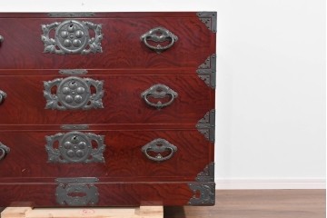 《天板取り付け加工費込み》　中古　美品　岩谷堂箪笥　木地呂塗り　重厚な手打ち金具が存在感を放つローチェスト　(R-085259)