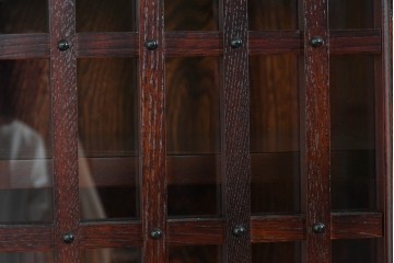 中古　美品　和の品格感じる佇まいが魅力的な格子戸付き水屋箪笥　(R-085260)