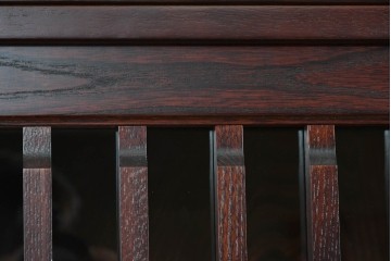 中古　美品　和の品格感じる佇まいが魅力的な格子戸付き水屋箪笥　(R-085260)