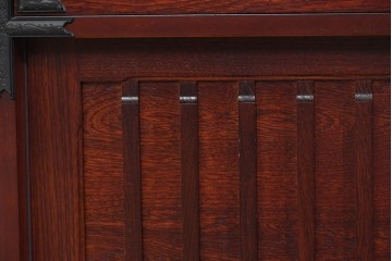 中古　美品　和の品格感じる佇まいが魅力的な格子戸付き水屋箪笥　(R-085260)