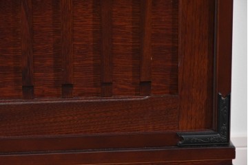 中古　美品　和の品格感じる佇まいが魅力的な格子戸付き水屋箪笥　(R-085260)