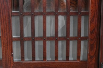 中古　美品　和の品格感じる佇まいが魅力的な格子戸付き水屋箪笥　(R-085260)