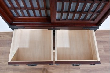 中古　美品　和の品格感じる佇まいが魅力的な格子戸付き水屋箪笥　(R-085260)
