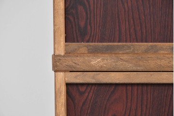 中古　美品　和の品格感じる佇まいが魅力的な格子戸付き水屋箪笥　(R-085260)