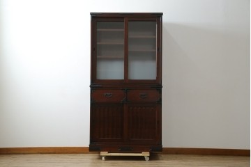 中古　美品　和の品格感じる佇まいが魅力的な格子引戸の水屋箪笥　(R-085260)