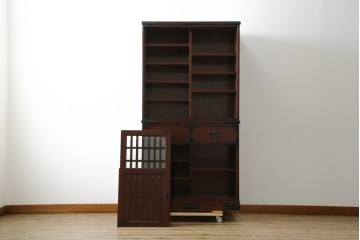 中古　美品　和の品格感じる佇まいが魅力的な格子引戸の水屋箪笥　(R-085260)