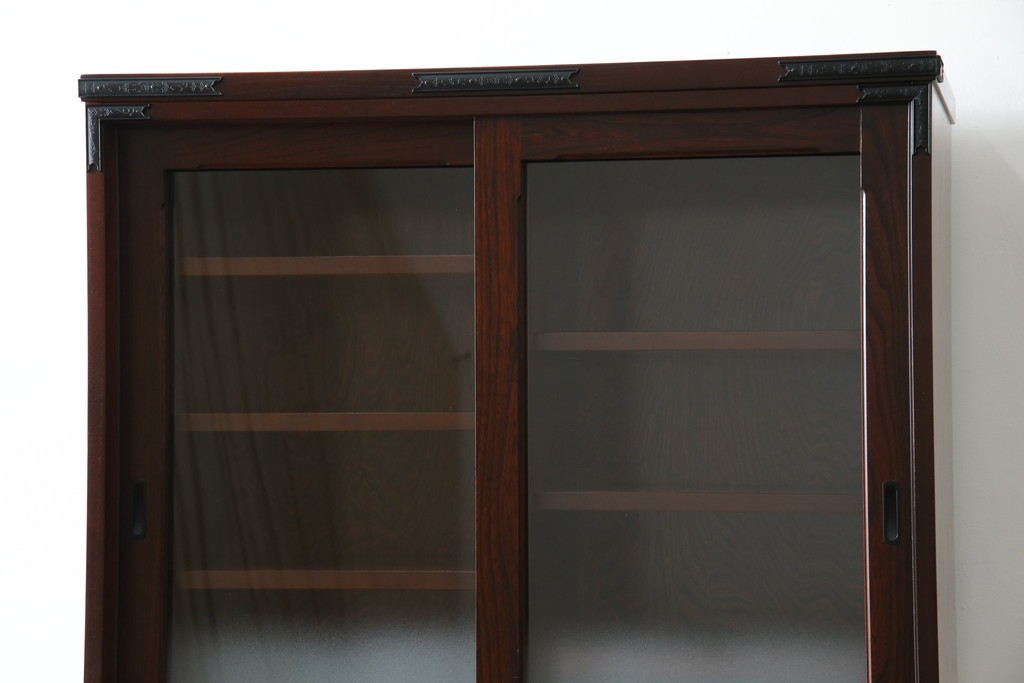 中古　美品　和の品格感じる佇まいが魅力的な格子引戸の水屋箪笥　(R-085260)