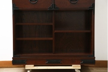 中古　美品　和の品格感じる佇まいが魅力的な格子引戸の水屋箪笥　(R-085260)