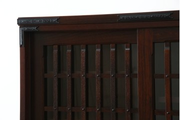 中古　美品　和の品格感じる佇まいが魅力的な格子引戸の水屋箪笥　(R-085260)