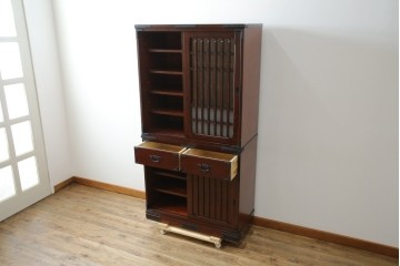 中古　美品　和の品格感じる佇まいが魅力的な格子引戸の水屋箪笥　(R-085260)