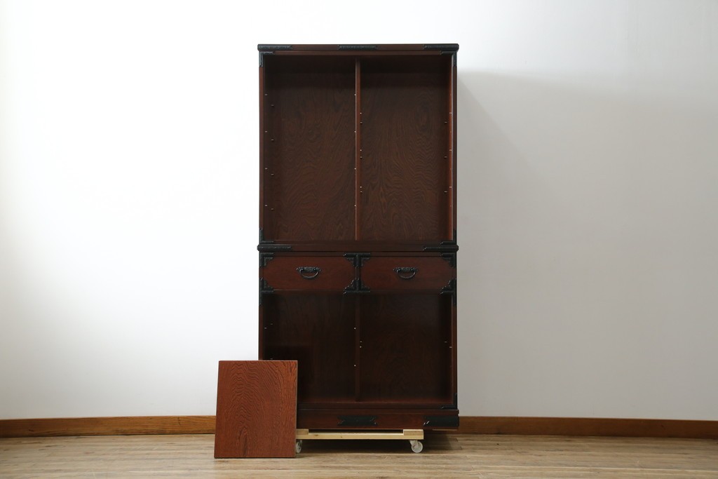 中古　美品　和の品格感じる佇まいが魅力的な格子引戸の水屋箪笥　(R-085260)