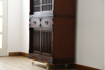 中古　美品　和の品格感じる佇まいが魅力的な格子引戸の水屋箪笥　(R-085260)