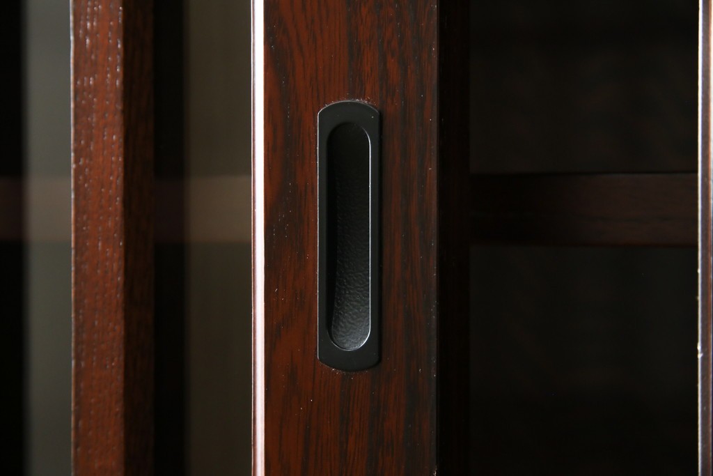 中古　美品　和の品格感じる佇まいが魅力的な格子引戸の水屋箪笥　(R-085260)