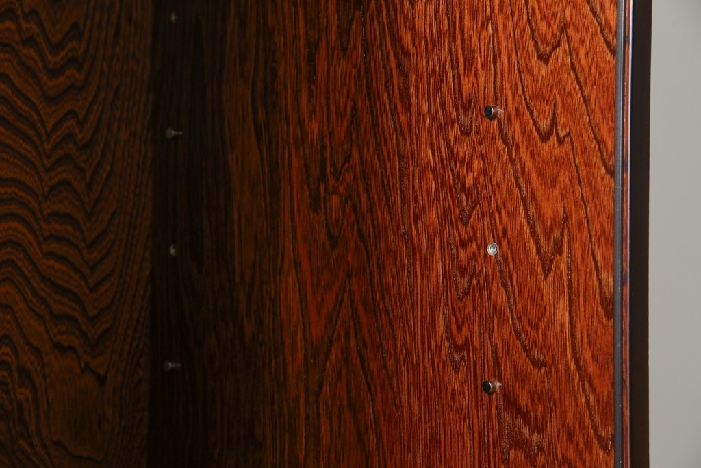 中古　美品　和の品格感じる佇まいが魅力的な格子引戸の水屋箪笥　(R-085260)